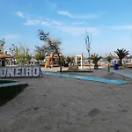 Melissa Pool & Mamaia-nord Apartment *