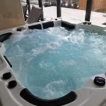 Melissa Pool & Mamaia-nord Apartment *