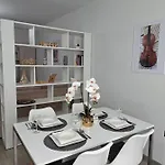 Melissa Pool & Mamaia-nord Apartment *