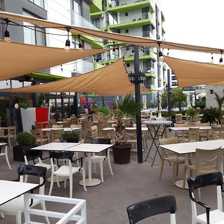 Melissa Pool & Mamaia-nord *