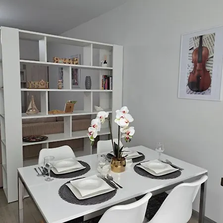 Melissa Pool & Mamaia-nord Apartment *